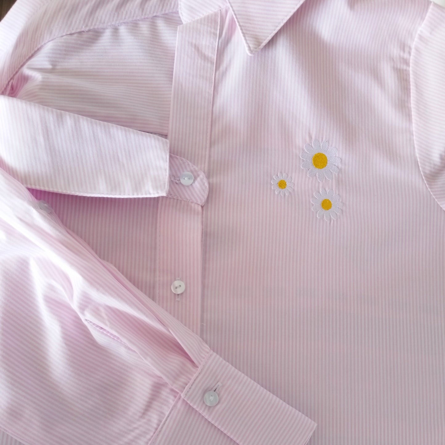 CAMISA ASIMÉTRICA BORDADA