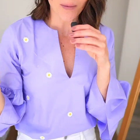 BLUSA CUELLO V CAMPANAS BORDADA