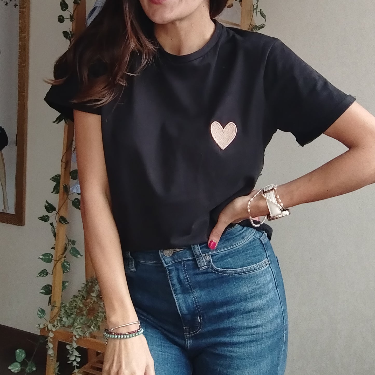 CAMISETA LOVE BORDADA