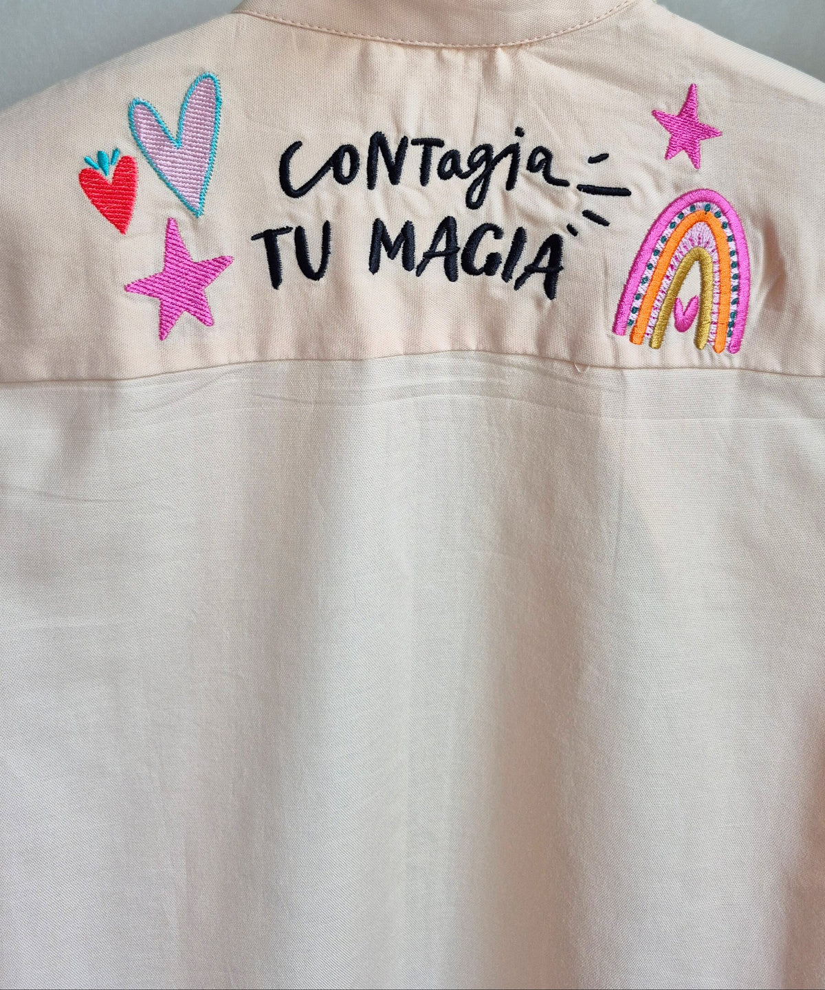 CAMISA BORDADA MAGIA CUELLO CAMISERO