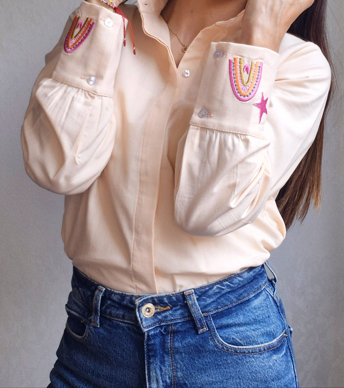 CAMISA BORDADA MAGIA CUELLO CAMISERO