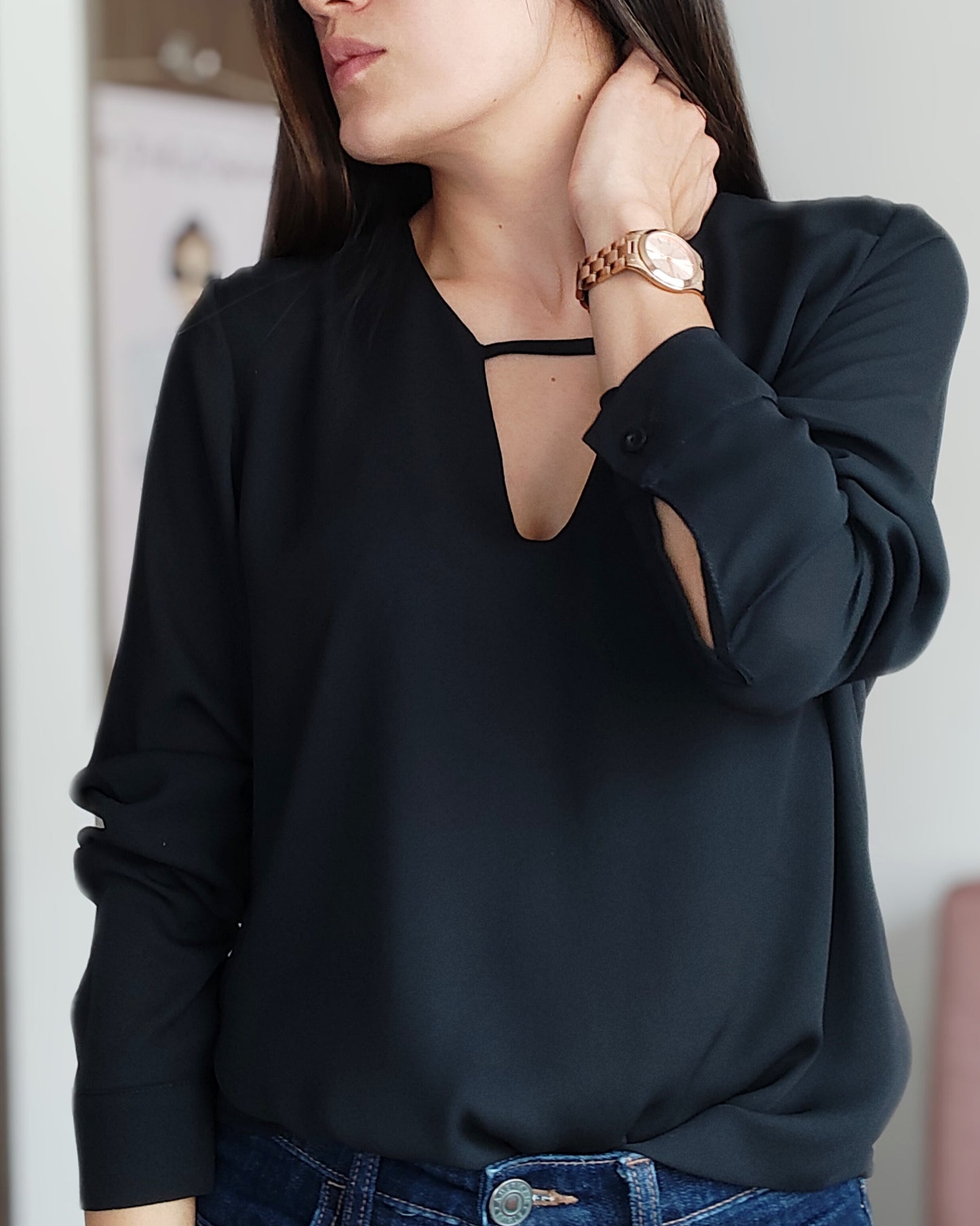 BLUSA CUELLO V CUERDITA