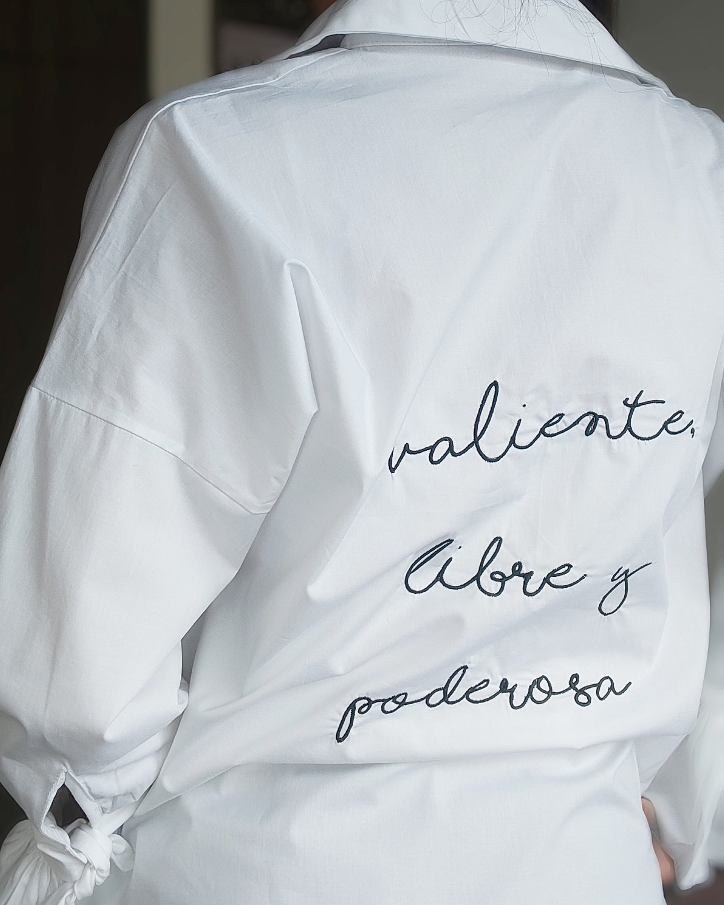 CAMISA KIM VALIENTE BORDADA