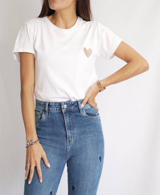 CAMISETA LOVE BORDADA