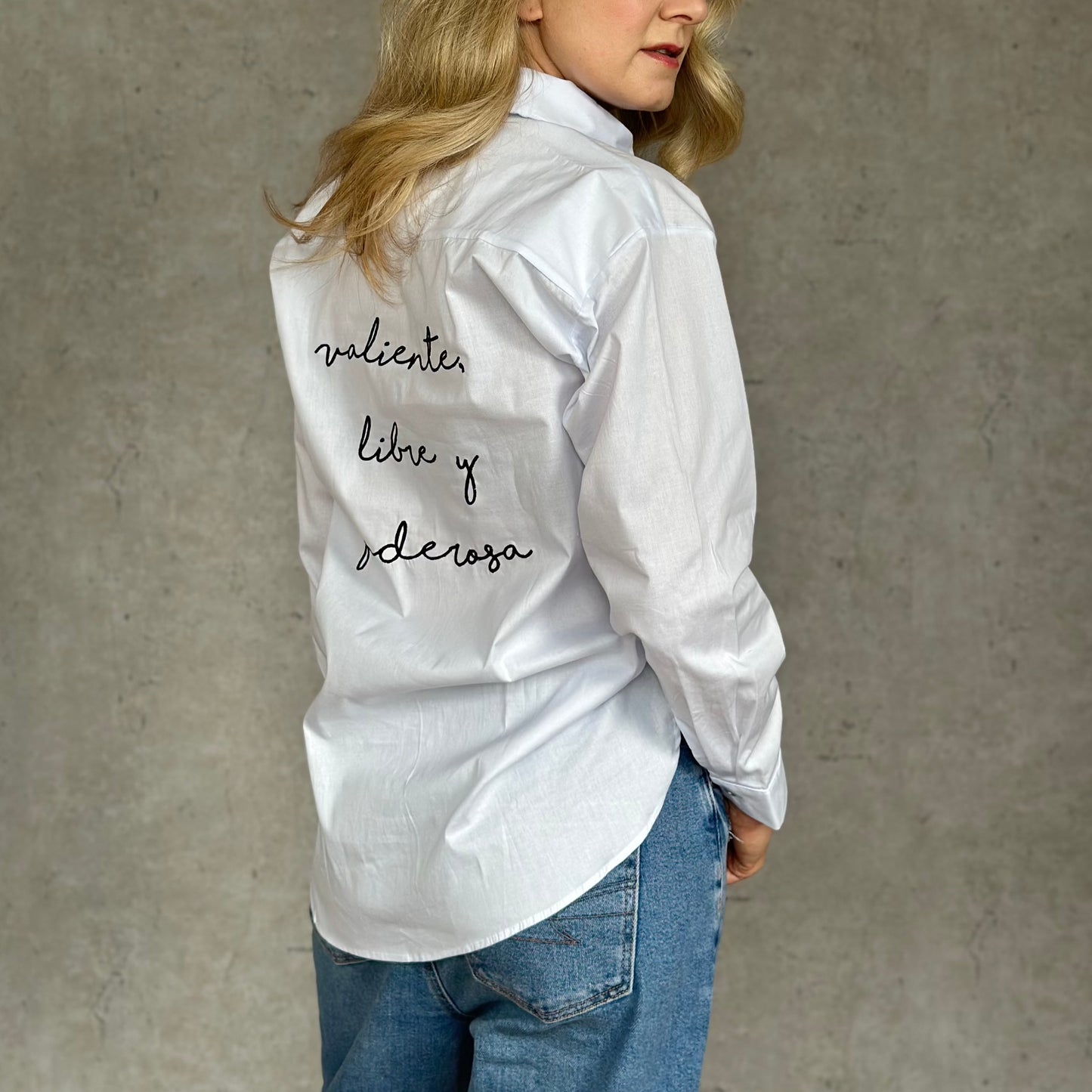 CAMISA FLORA VALIENTE BORDADA