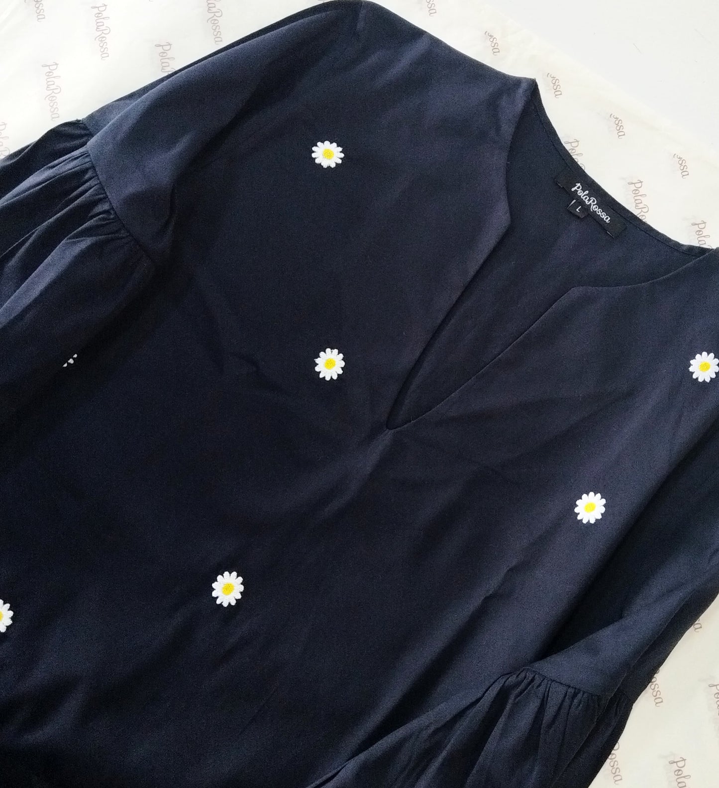 BLUSA CUELLO V CAMPANAS BORDADA